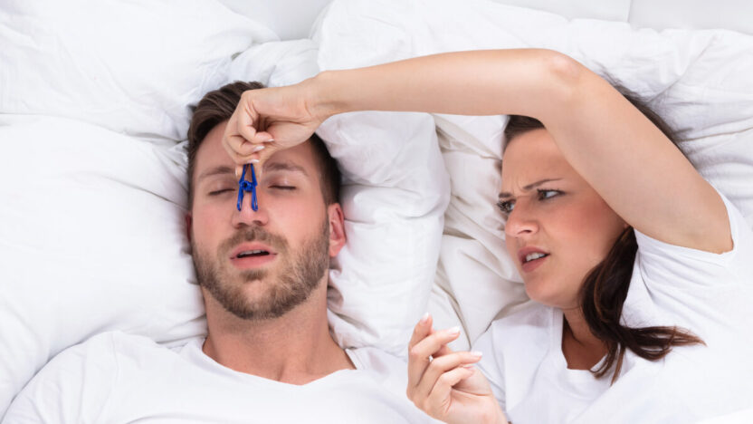 Užmiršk nemigos naktis – keli patarimai kaip sustabdyti knarkimą