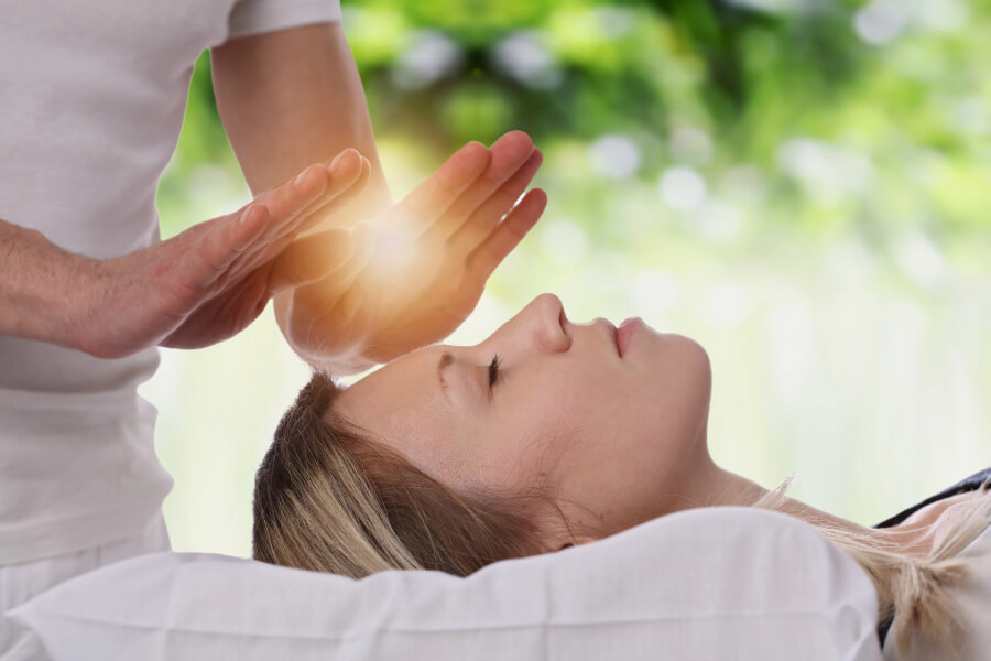 Kaip veikia Reiki energija ir kodėl verta išbandyti?