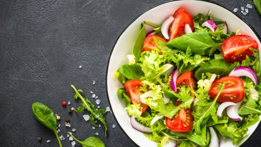 5 paslaptys, kodėl tavo salotos niekada nepraeina pro skrandį