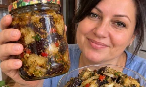 Baklažanai „kaip mėsa“: tankūs, aštrūs ir tokie kvapnūs, kad svečiai klausia, kas čia per užkandis