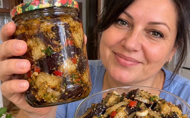 Baklažanai „kaip mėsa“: tankūs, aštrūs ir tokie kvapnūs, kad svečiai klausia, kas čia per užkandis